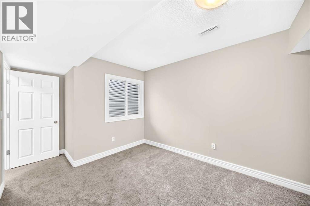 33 Glamis Green Southwest Property Photo 32