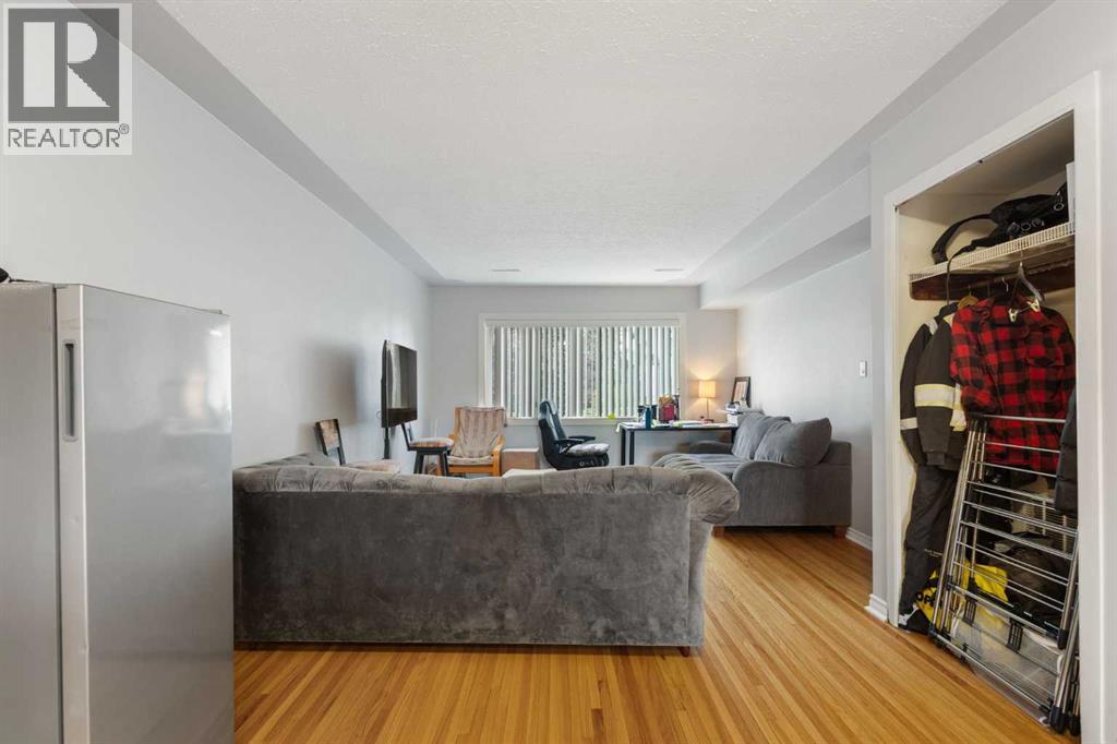 128 40 Avenue Nw Property Photo 22