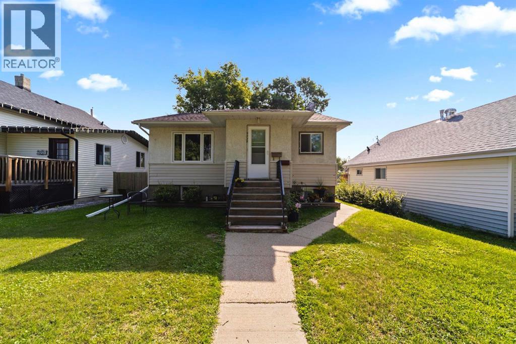 5229 50 Street Property Photo 1