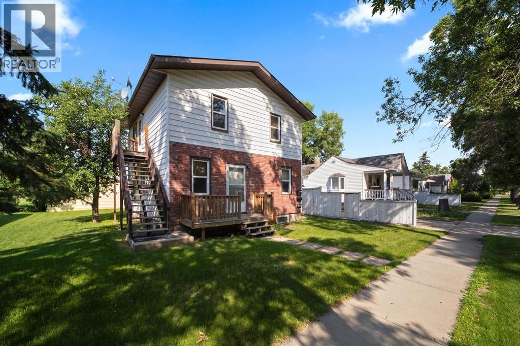5212 52 Street Property Photo 2