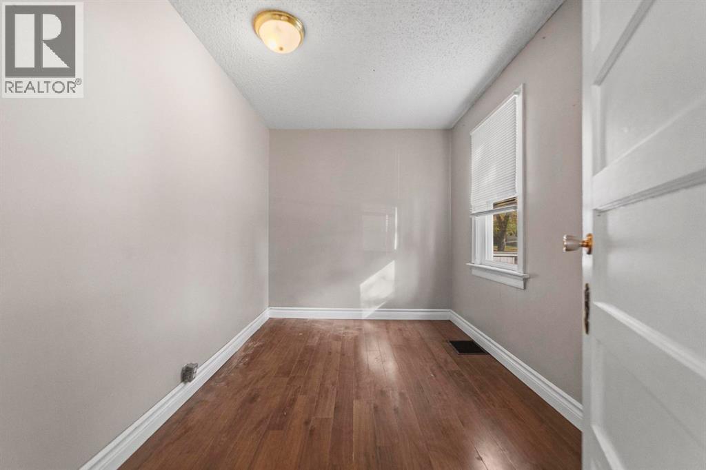 5212 52 Street Property Photo 5
