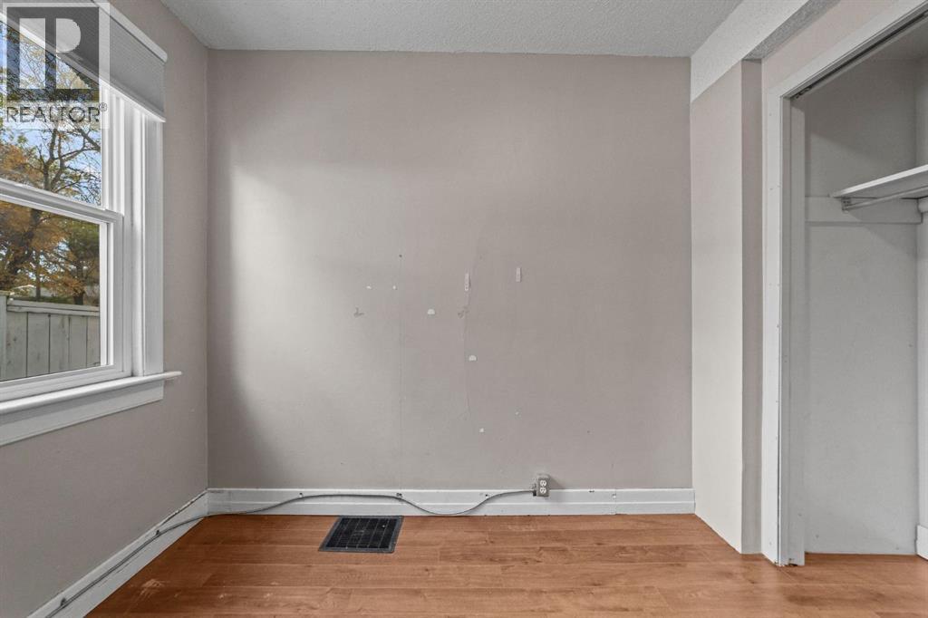 5212 52 Street Property Photo 12