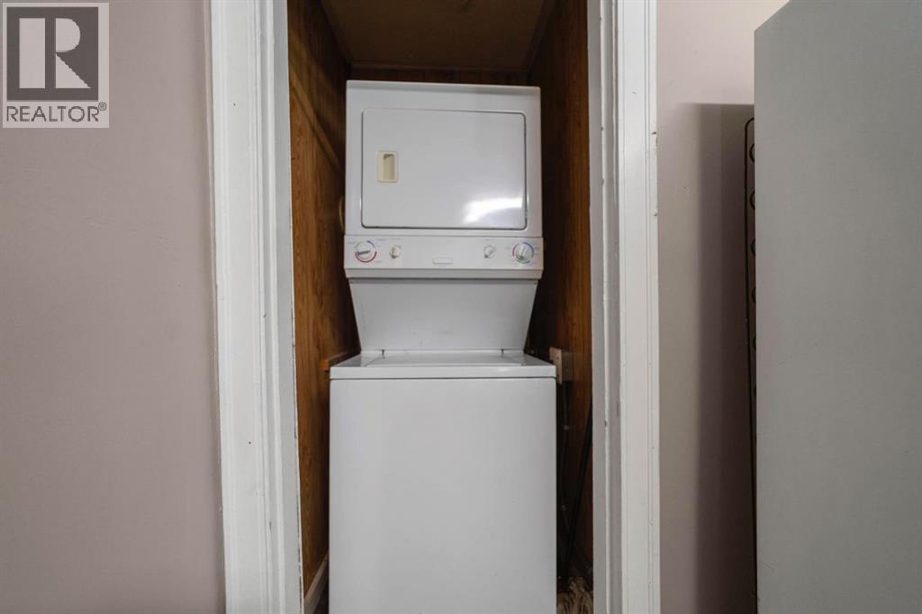 5212 52 Street Property Photo 13