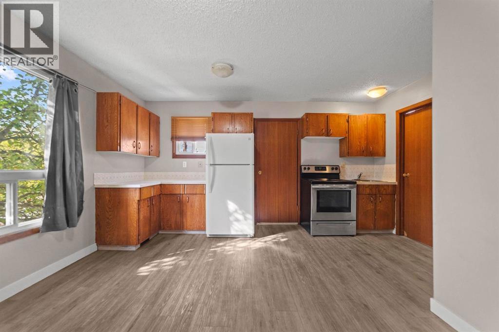 5212 52 Street Property Photo 14