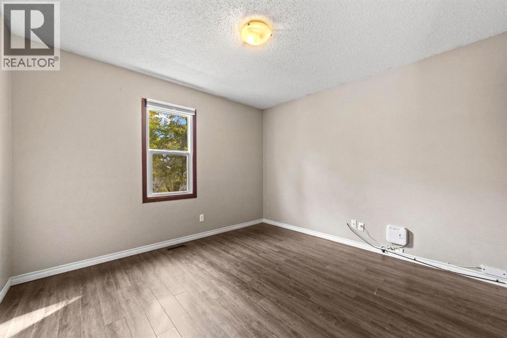 5212 52 Street Property Photo 18