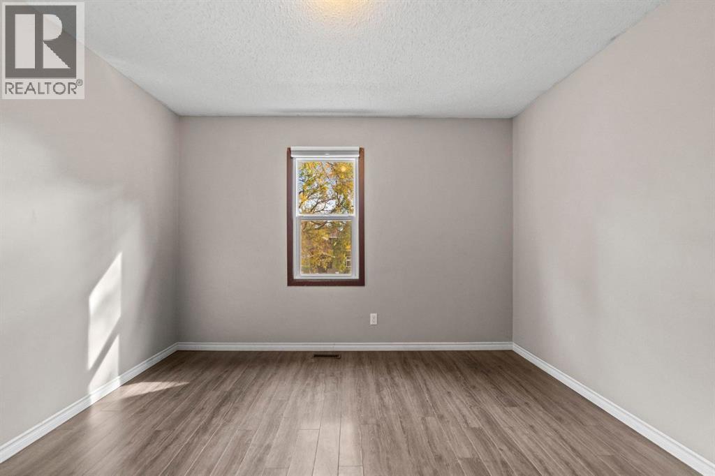 5212 52 Street Property Photo 19