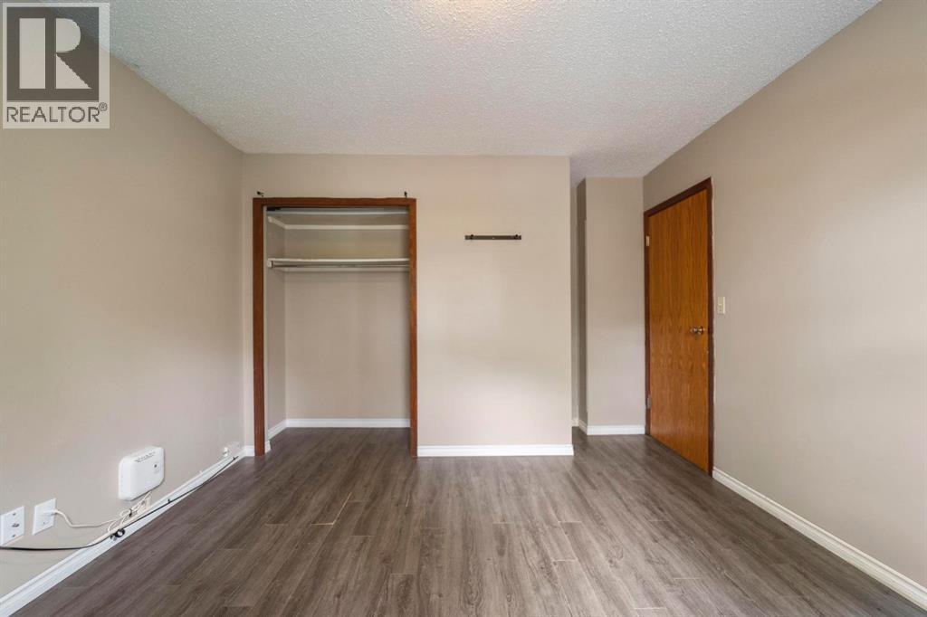 5212 52 Street Property Photo 20