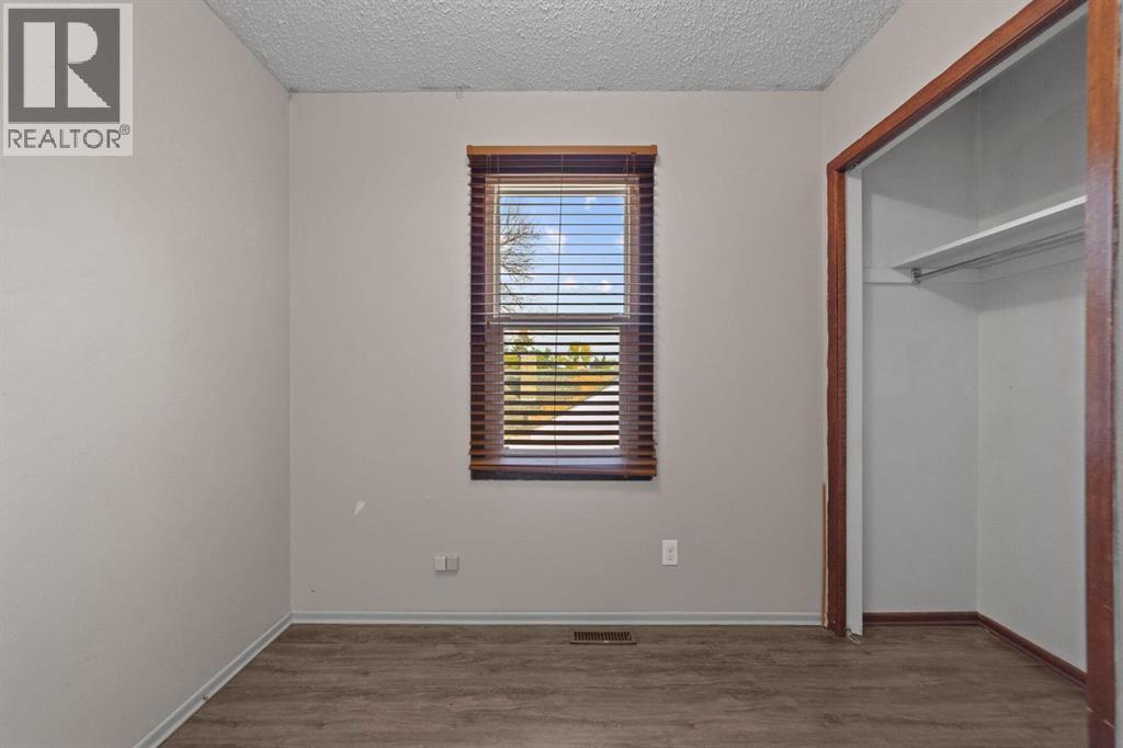 5212 52 Street Property Photo 22