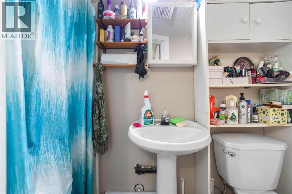 5212 52 Street Property Photo 25