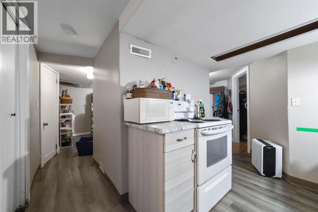 5212 52 Street Property Photo 27