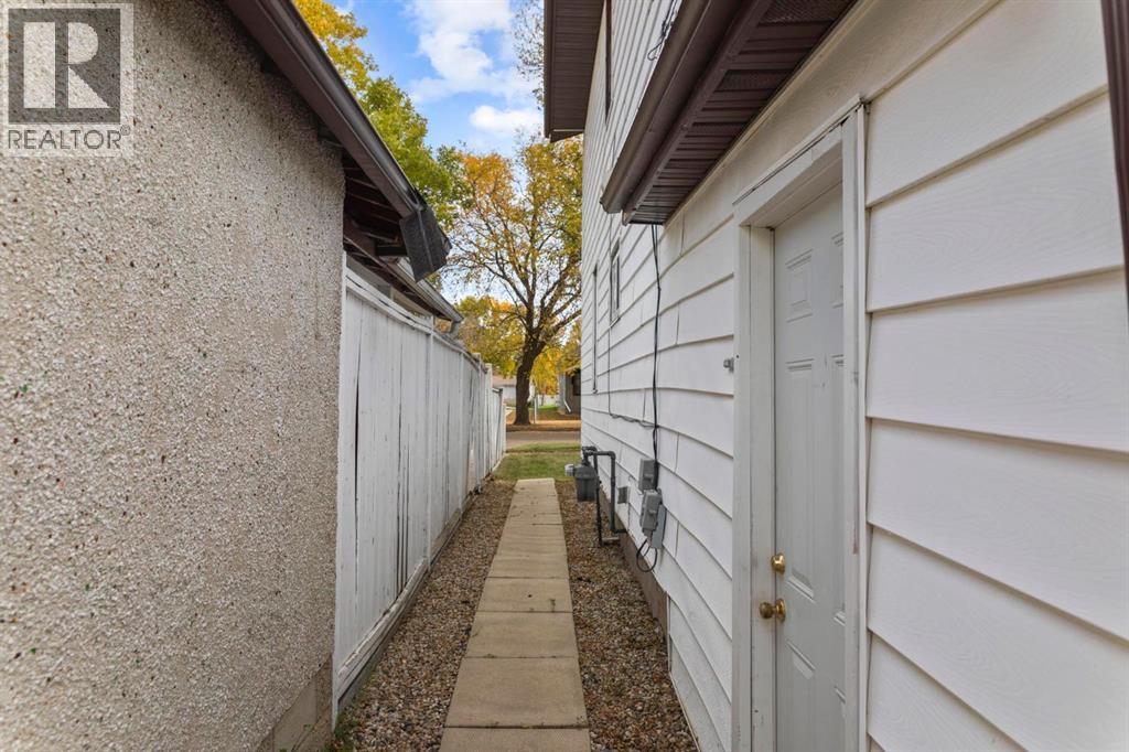 5212 52 Street Property Photo 31