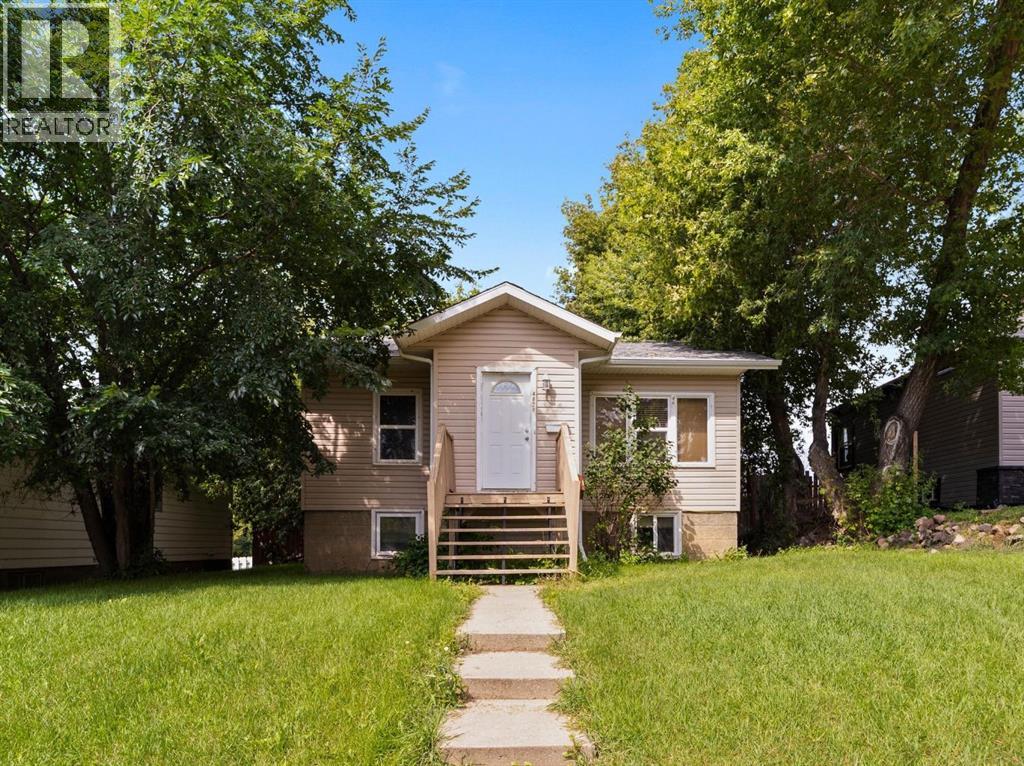 4828 52A Street Property Photo 1
