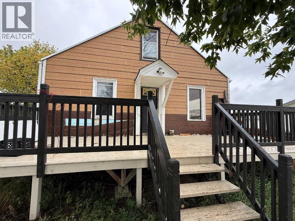 824 1 Avenue Property Photo 1