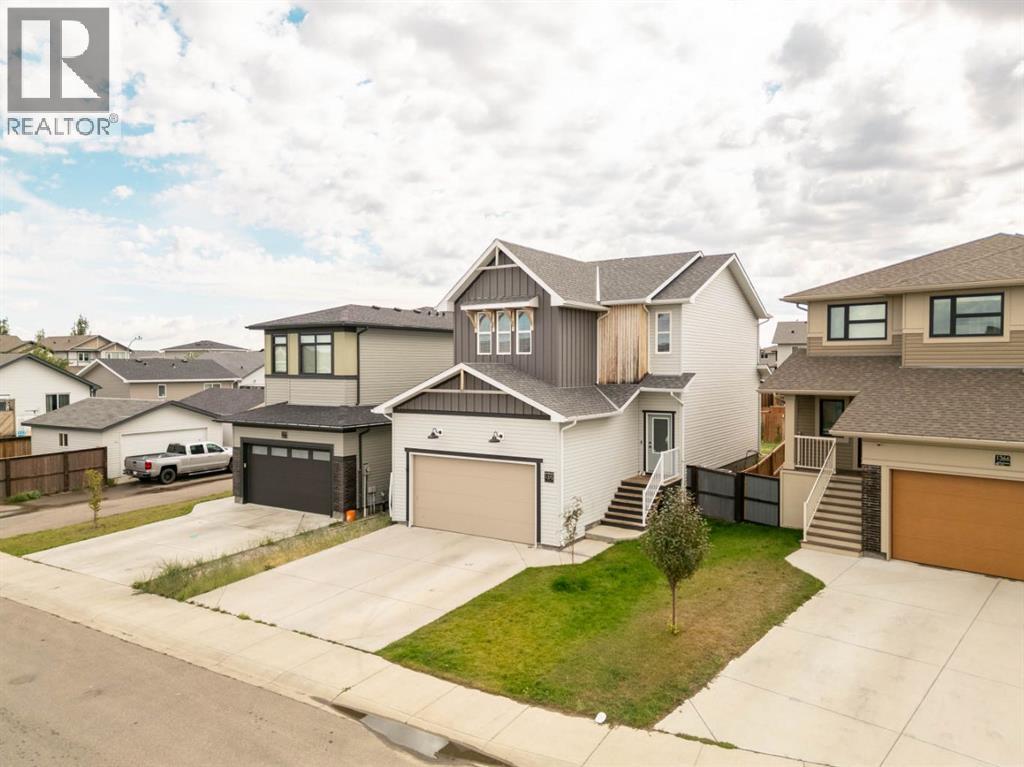 1370 Pacific Circle W Property Photo 1