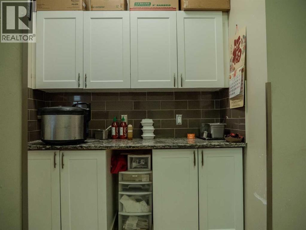 5027 44 Street Property Photo 14