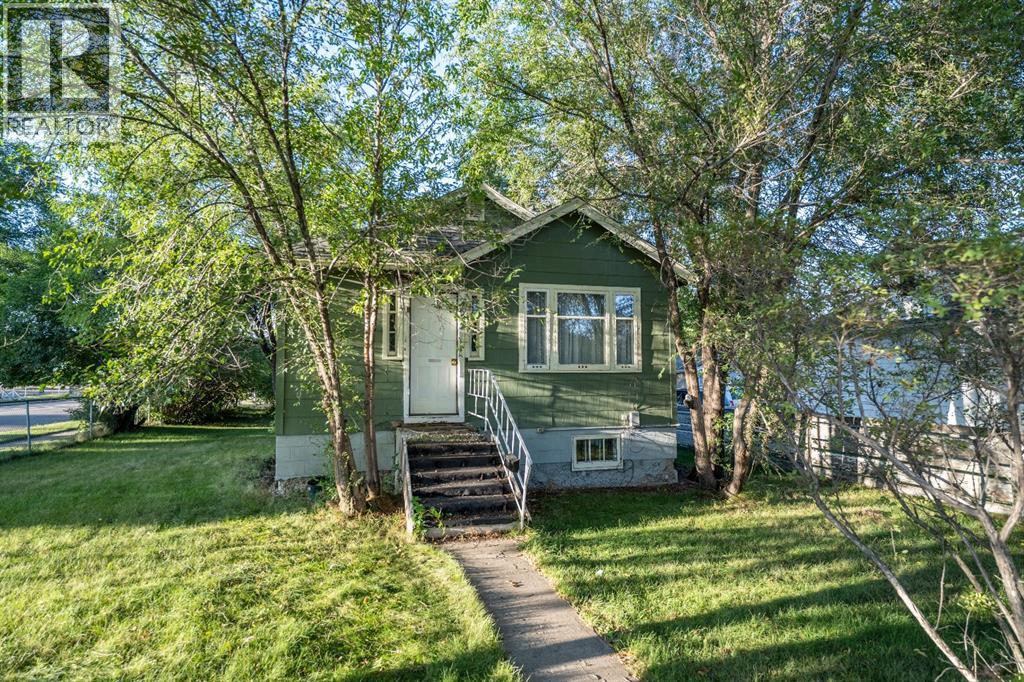 4622 51 Street Property Photo 1