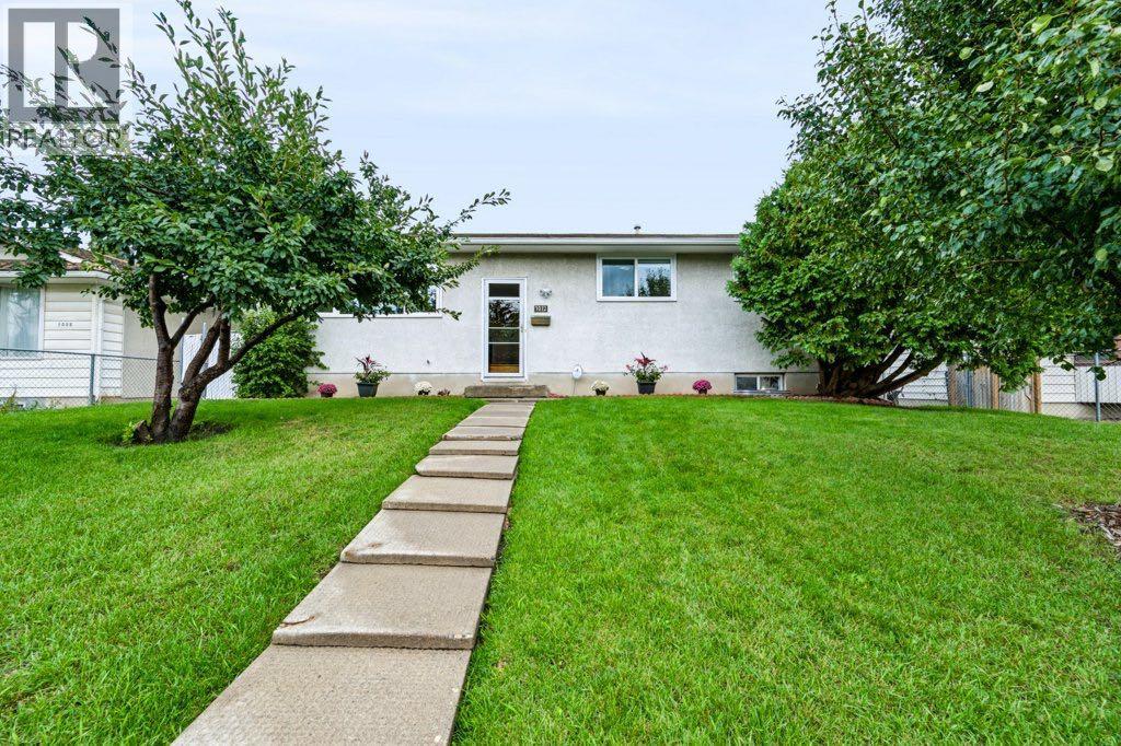 1012 Raynard Crescent Se Property Photo 1