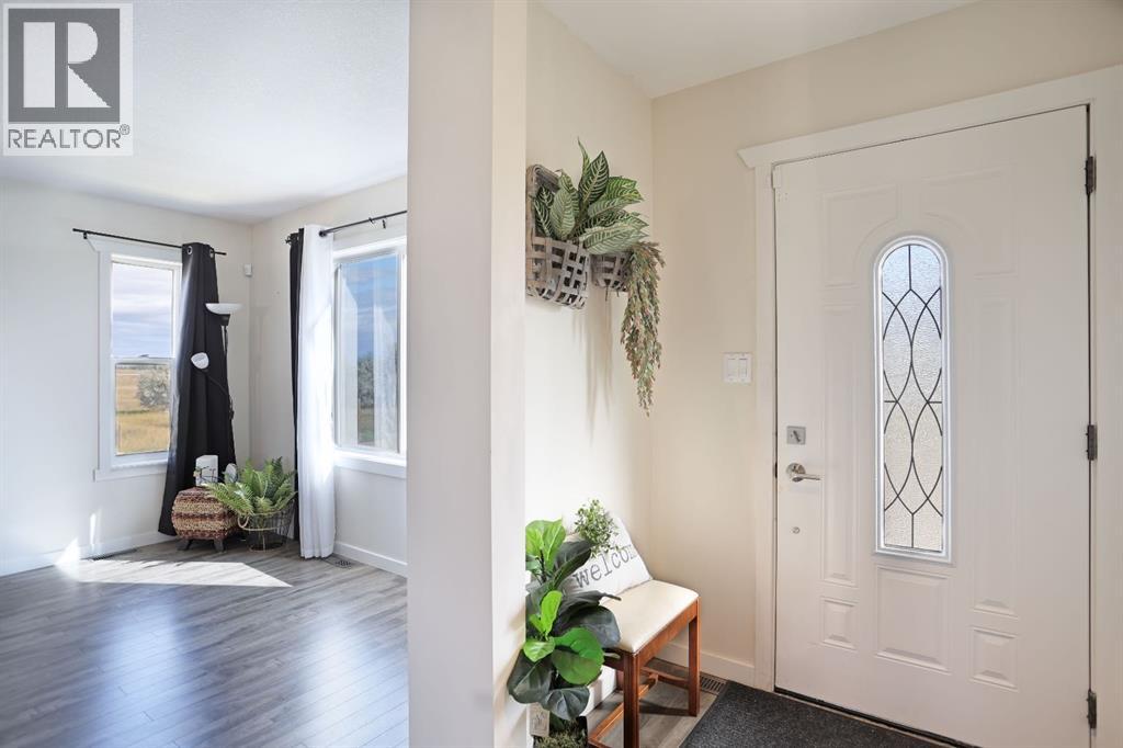 347 17 Street E Property Photo 5