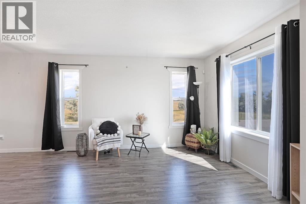 347 17 Street E Property Photo 6