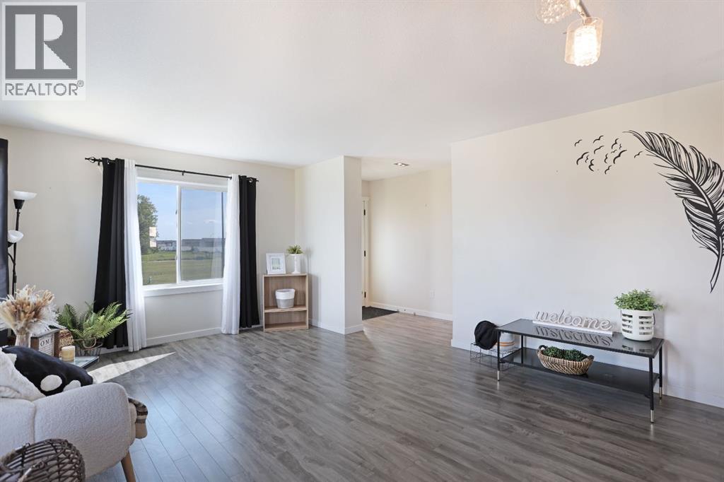 347 17 Street E Property Photo 8