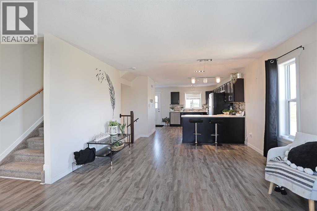 347 17 Street E Property Photo 9