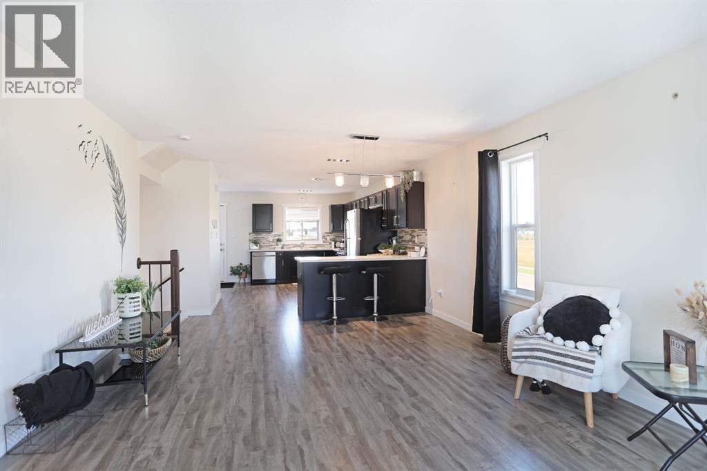 347 17 Street E Property Photo 10