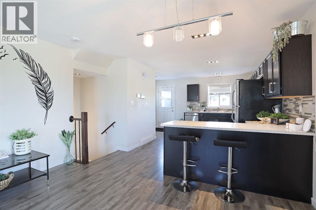 347 17 Street E Property Photo 11
