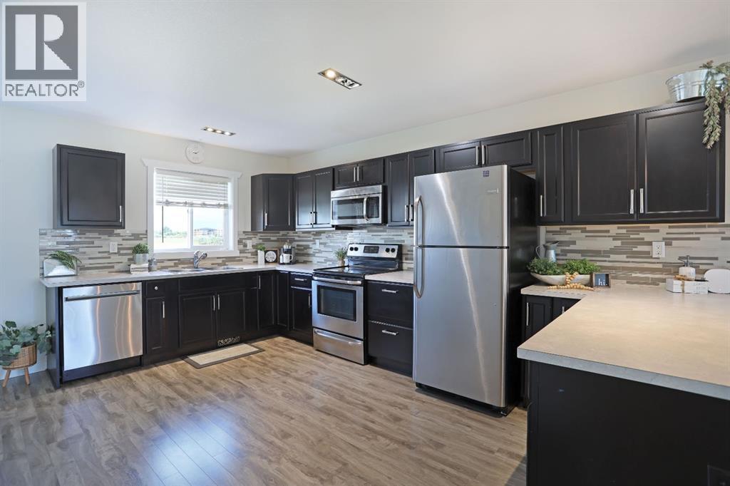 347 17 Street E Property Photo 12