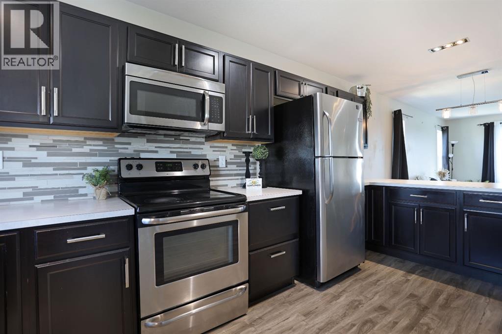 347 17 Street E Property Photo 15