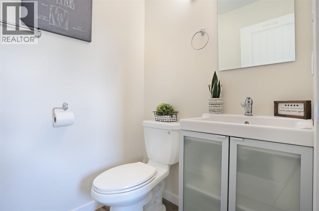 347 17 Street E Property Photo 17