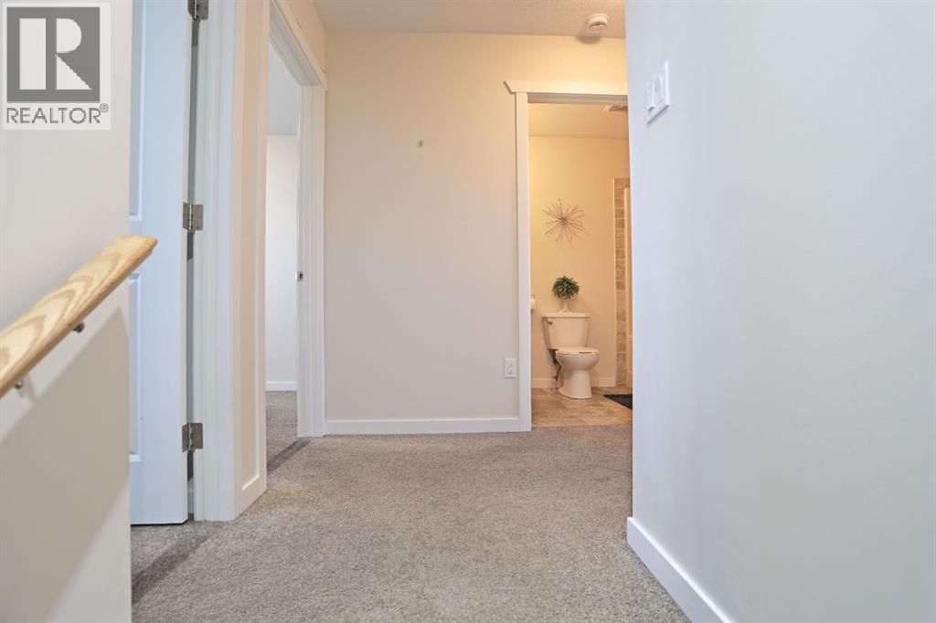 347 17 Street E Property Photo 18