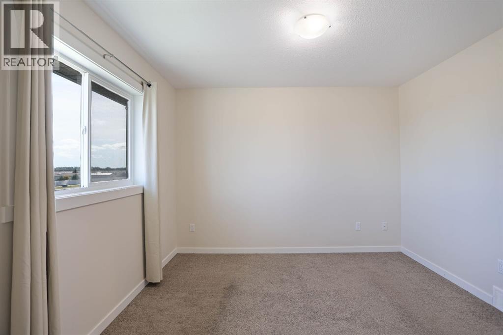 347 17 Street E Property Photo 20