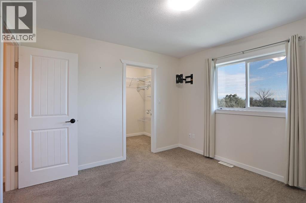 347 17 Street E Property Photo 21