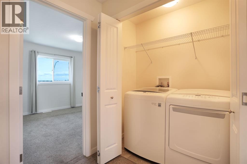 347 17 Street E Property Photo 24
