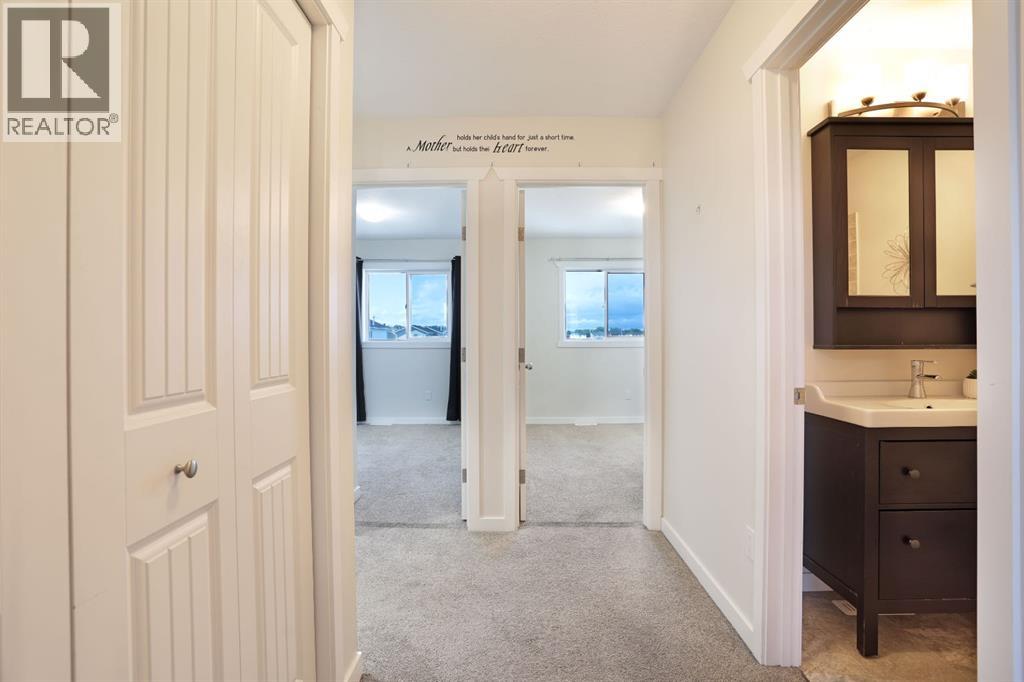 347 17 Street E Property Photo 25