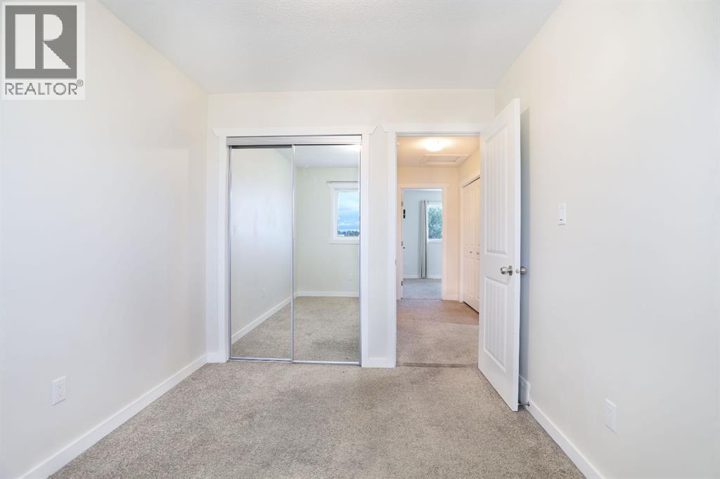347 17 Street E Property Photo 27
