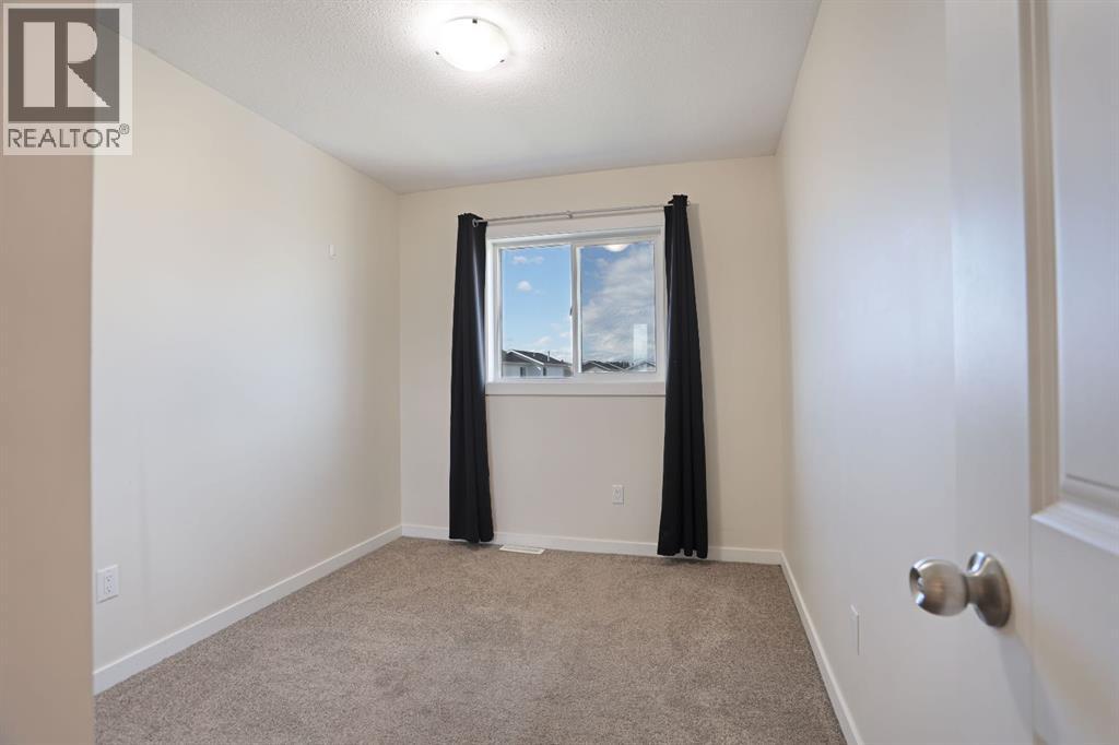 347 17 Street E Property Photo 28