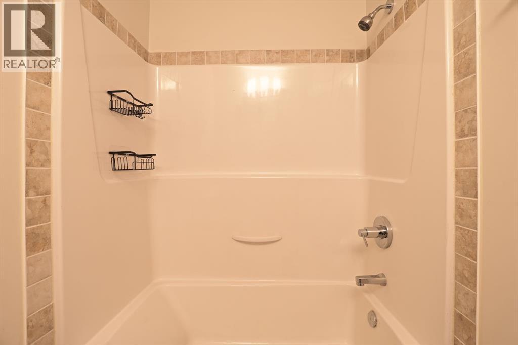 347 17 Street E Property Photo 31