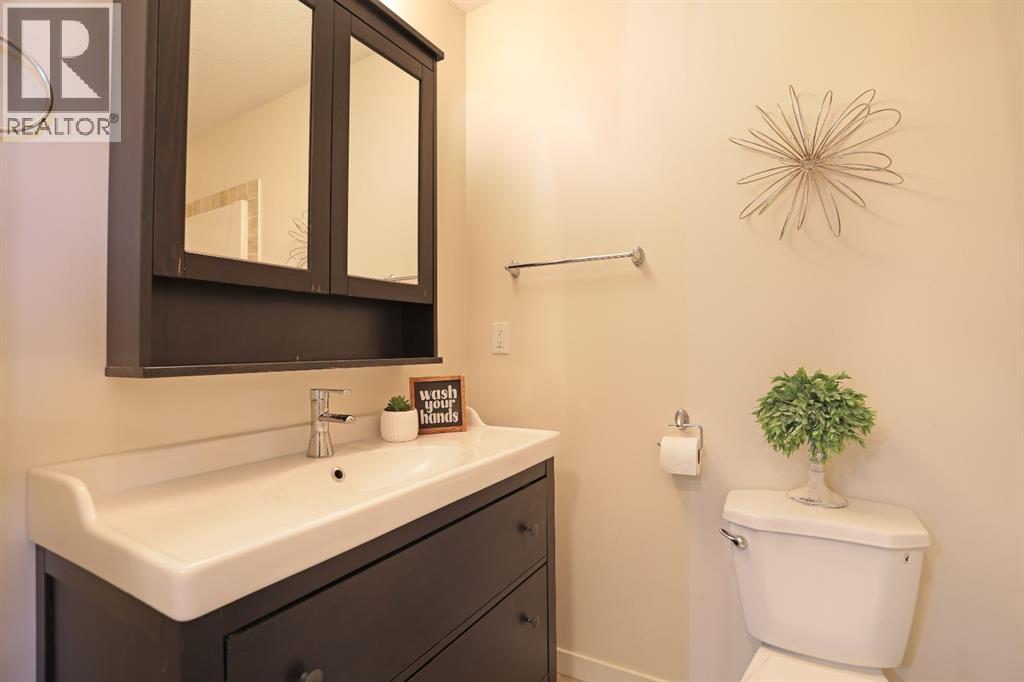 347 17 Street E Property Photo 32