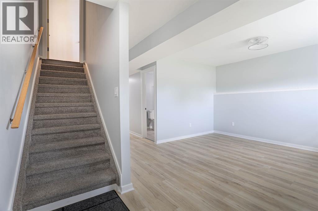 347 17 Street E Property Photo 33