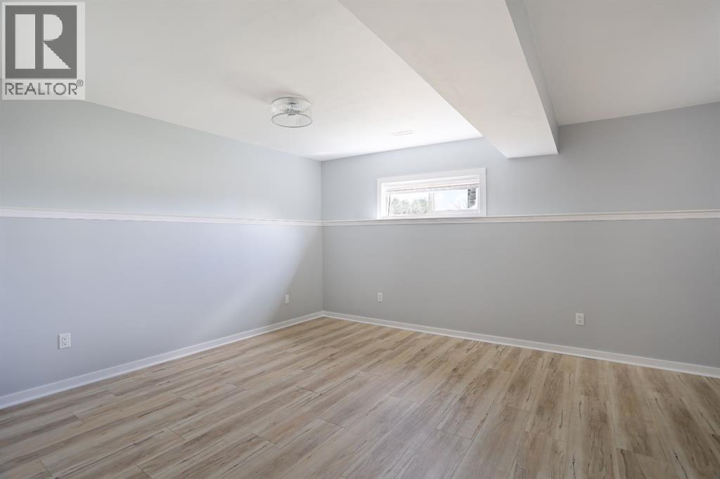 347 17 Street E Property Photo 35