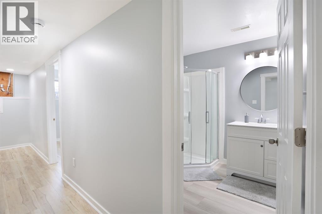 347 17 Street E Property Photo 36