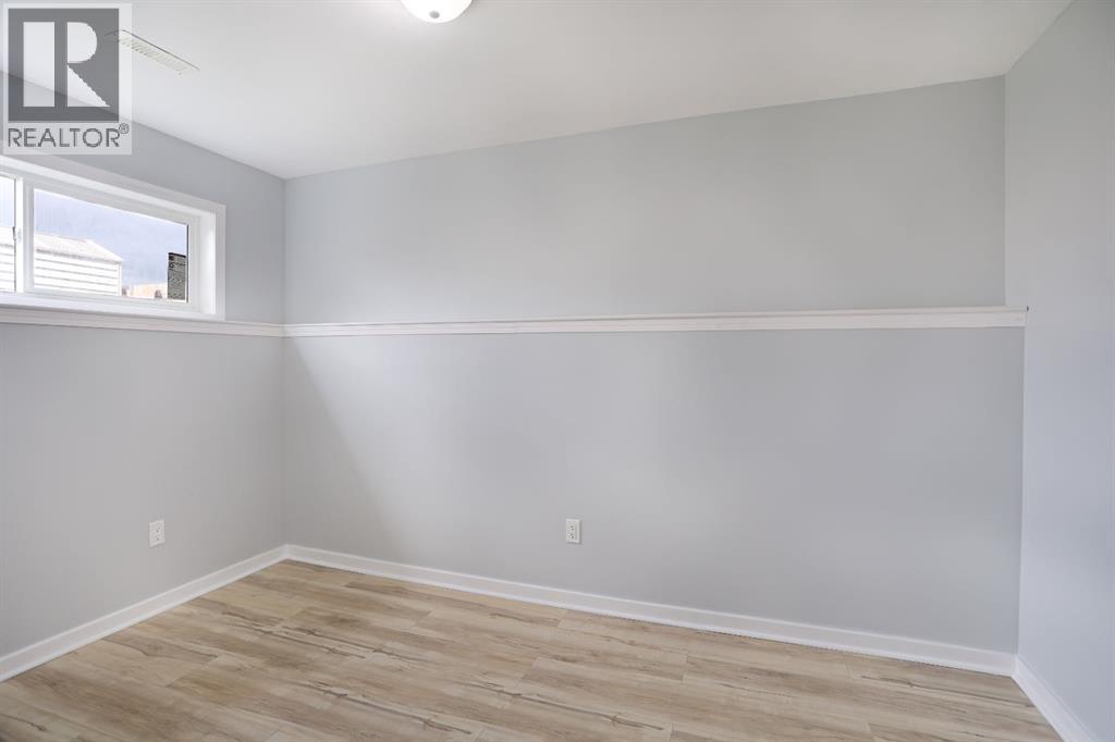 347 17 Street E Property Photo 38