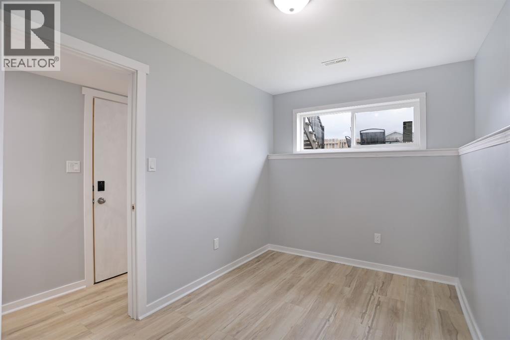 347 17 Street E Property Photo 39