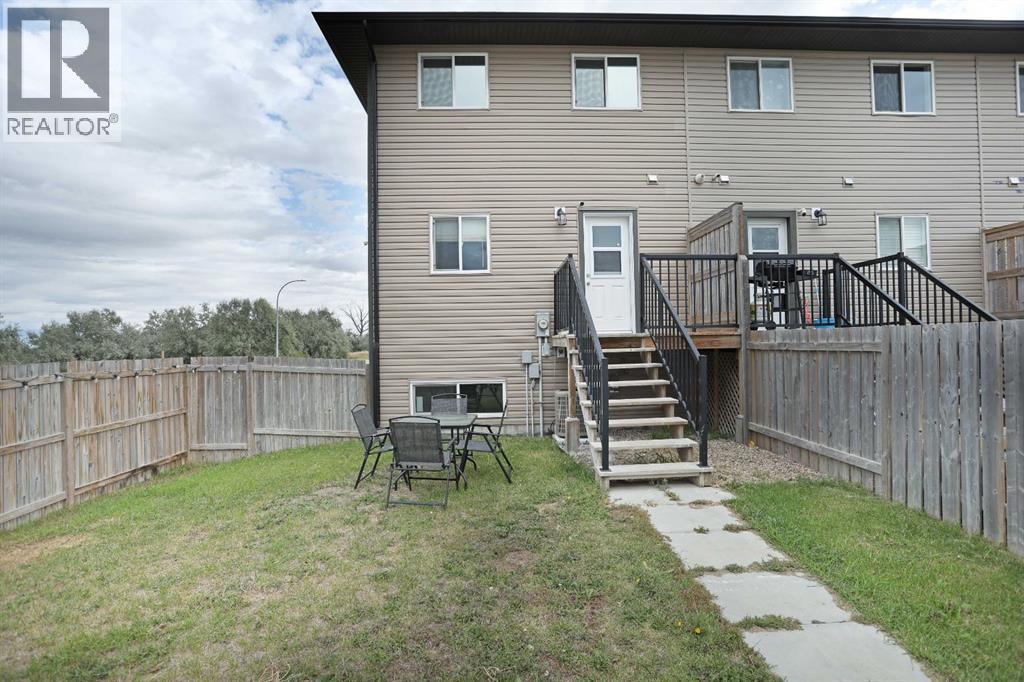 347 17 Street E Property Photo 43