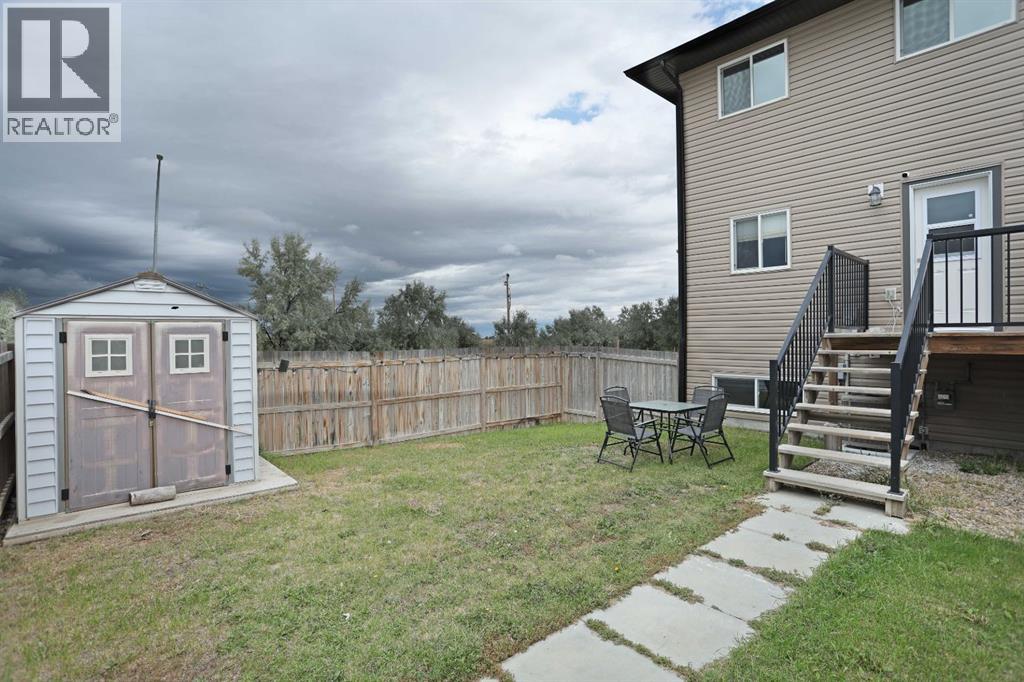 347 17 Street E Property Photo 44