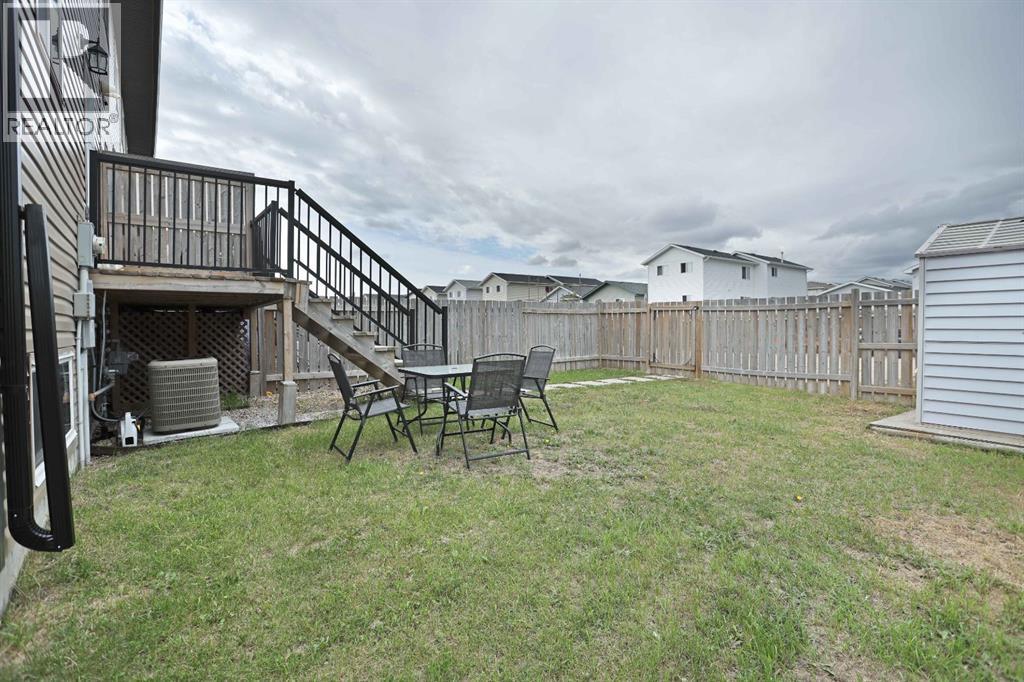 347 17 Street E Property Photo 45