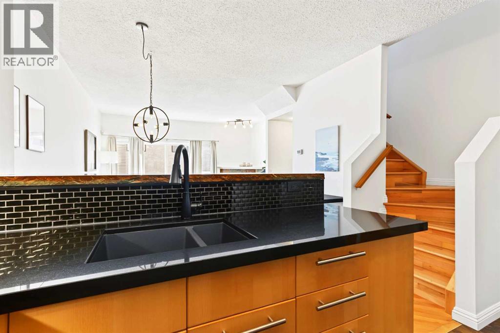 1707 23 Avenue Sw Property Photo 7