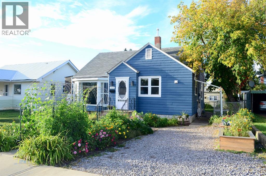 5028 44 Street Property Photo 1