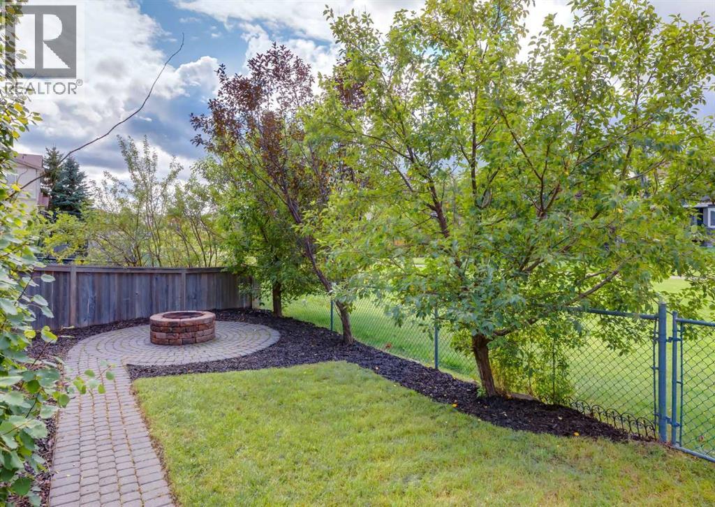 237 Luxstone Green Sw Property Photo 36
